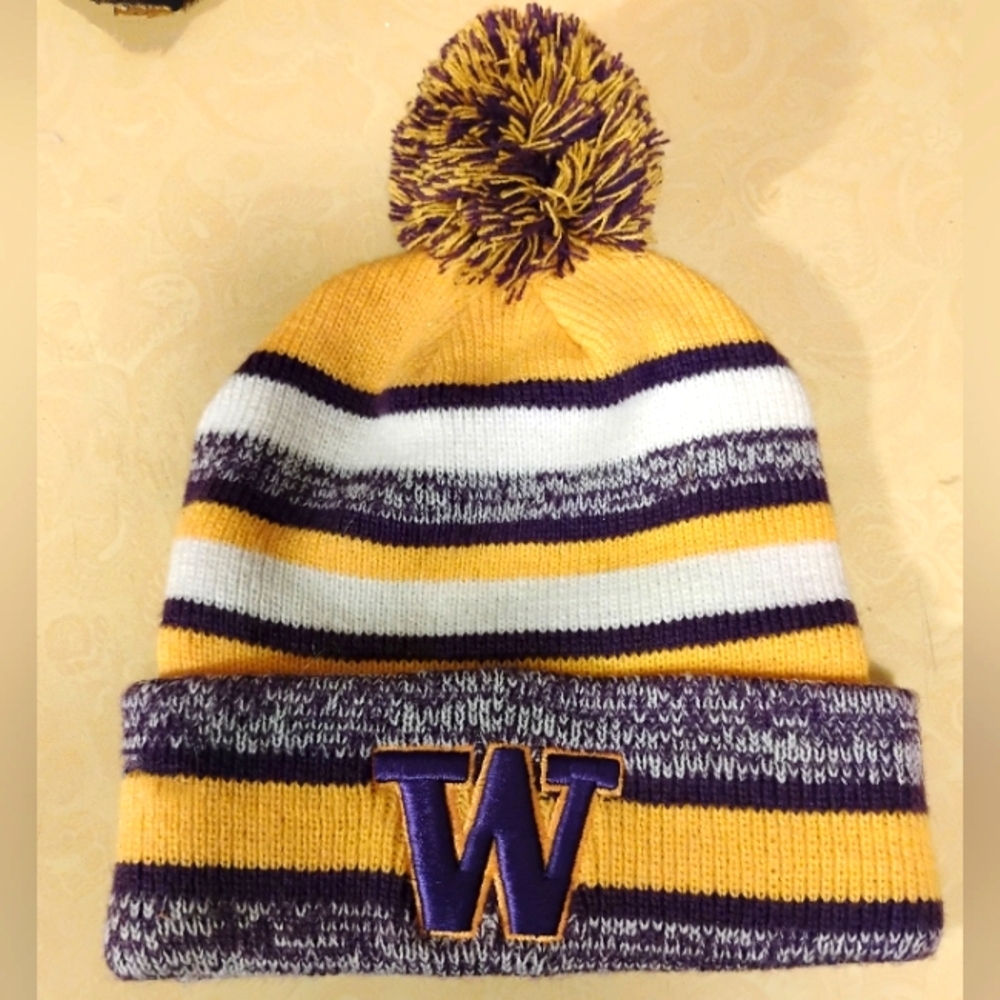 WASHINGTON HUSKIES BEANIE